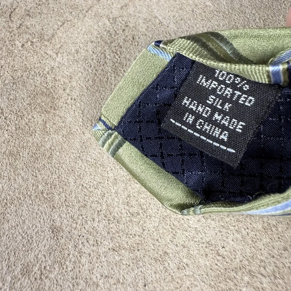 JONES NEW YORK MENS TIE GREEN WITH NAVY BLUE‎ AND BLUE STRIPES Excellent Design